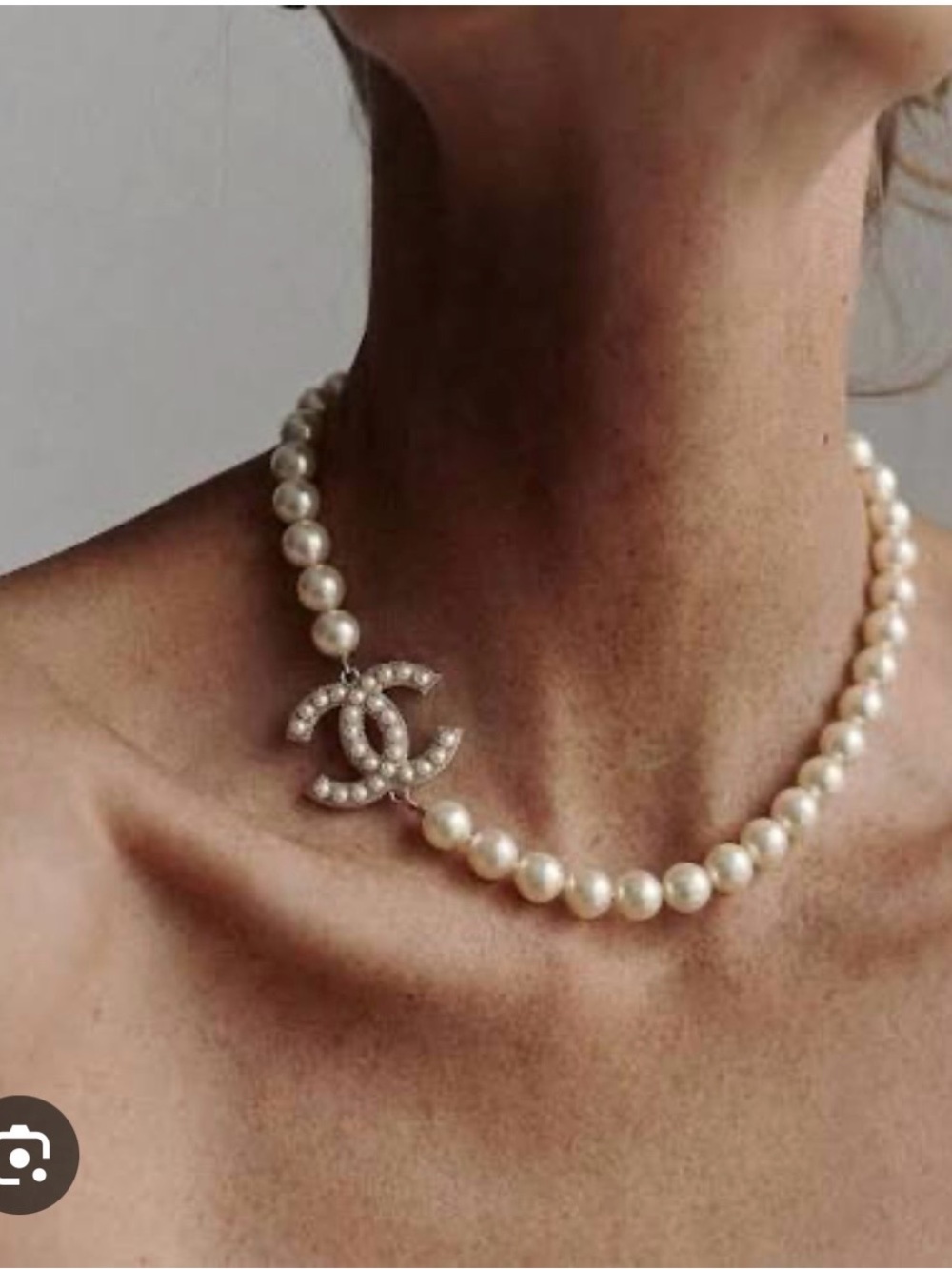 Chanel 100th Anniversary Pearl and Crystal CC Logo Necklace in Ivory and Gold - Picture 12 of 14